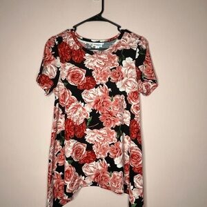 NWT LuLaRoe Melissa Black and Red Floral Short Sleeve Top